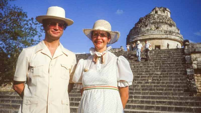 Reyes de Suecia recorren la zona arqueológica de Uxmal en Yucatán
