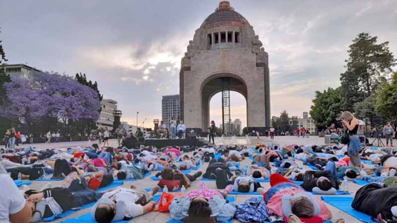Realizan siesta masiva en Ciudad de México para conmemorar el Día Mundial del Sueño