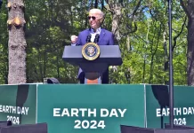 Biden celebra el Día de la Tierra presionando al Partido Republicano y anunciando 7 mil millones de dólares en subvenciones federales para energía solar