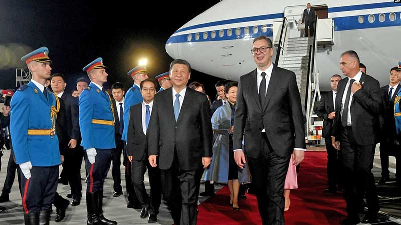 Xi Jinping visita Serbia en el aniversario del bombardeo de la OTAN de 1999