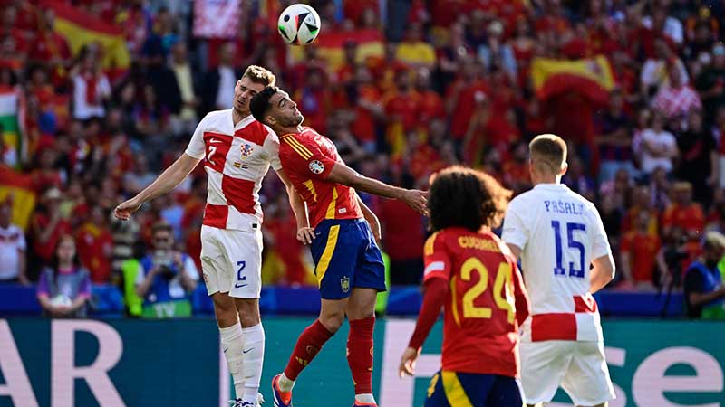 España golea 3-0 a Croacia en su presentación de la Eurocopa