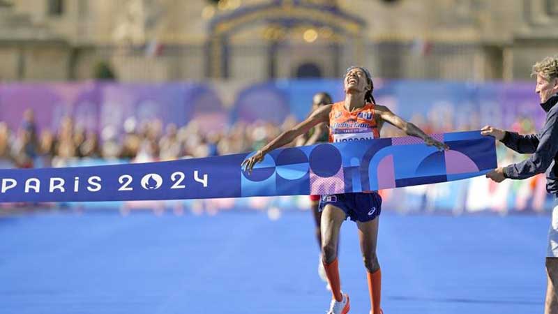 París 2024: Sifan Hassan gana tercera medalla en Francia con oro en maratón femenino e instaura nuevo récord olímpico