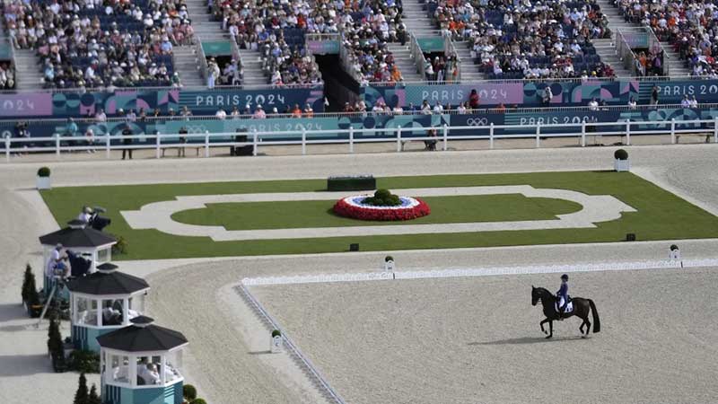 Mexicano Andrés Azcárraga avanza a final de salto individual en equitación olímpica