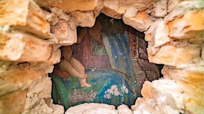 Aparece Virgen María en catedral italiana: Estaba oculta en un mural de la cripta